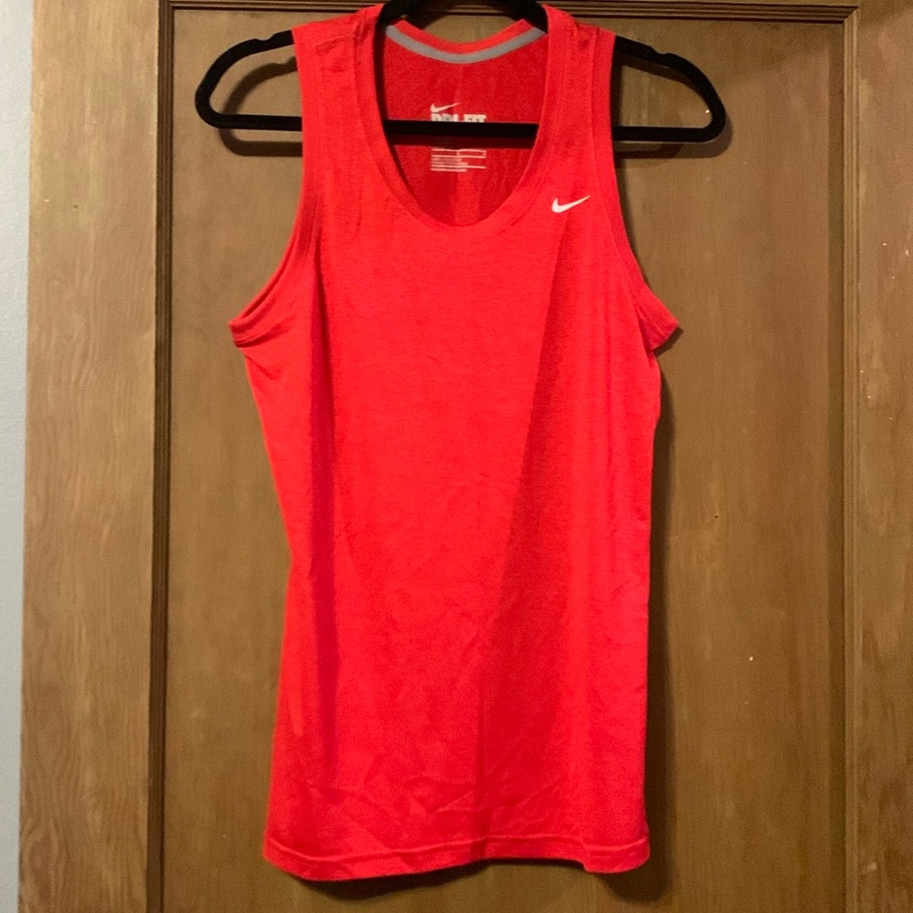 Nike tank size L